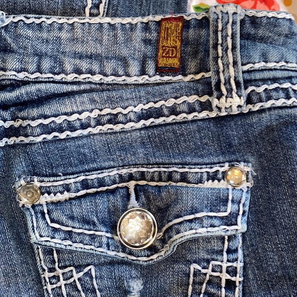 ZD ripped flared jeans. Size: 3. - Picture 6 of 6